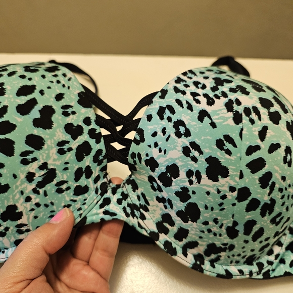 Torrid Teal cheetah bra and panties set. Bra 42C panties 2xl - Picture 4 of 8